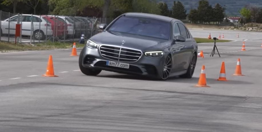 Az új Mercedes S-osztályt is megizzasztották a jávorszarvasteszten – videó