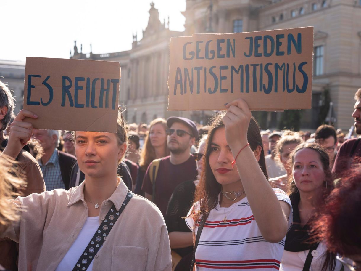 Politico-vendégkommentár: Az antiszemitizmusnak mindenkit aggasztania kell