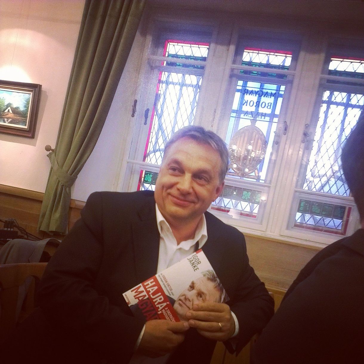 Életrajzírója Orbánról: 