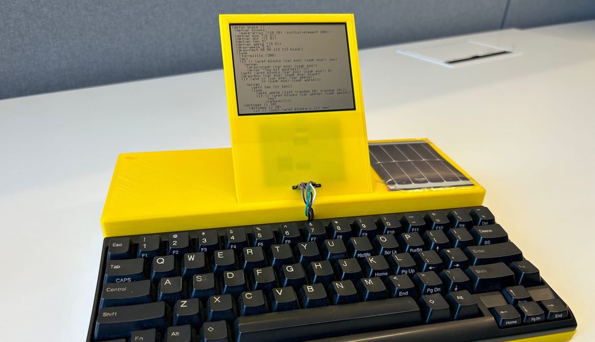 2 évig bírja egy feltöltéssel ez a laptop, olyan kevés energiát fogyaszt