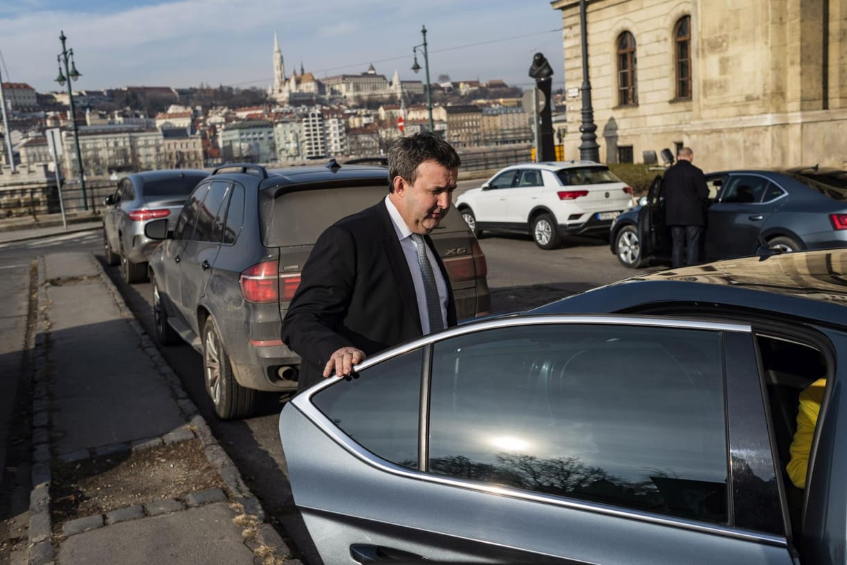 Palkovicsnak is van egy jutányos áron bérelt lakása a Várban