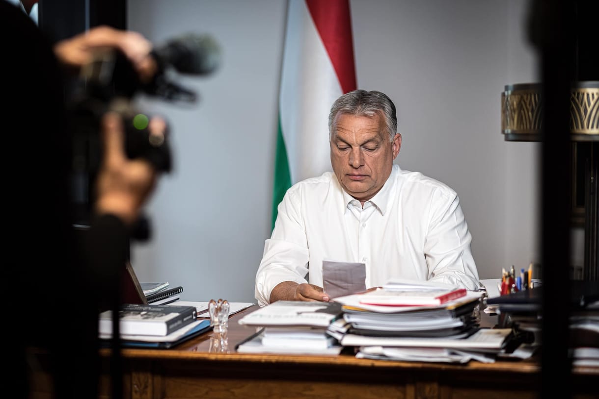 A koronavírus célponttá tette Orbánt, és ő élvezi