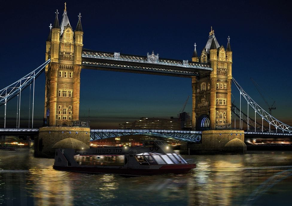 A londoni belügyminisztérium mellett késeltek meg egy férfit