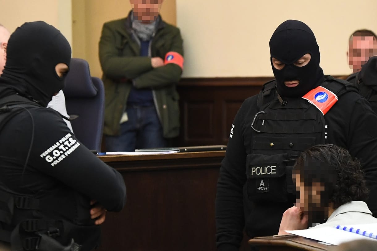A párizsi terrortámadások főszervezője nem akar ott lenni perének utolsó tárgyalásán