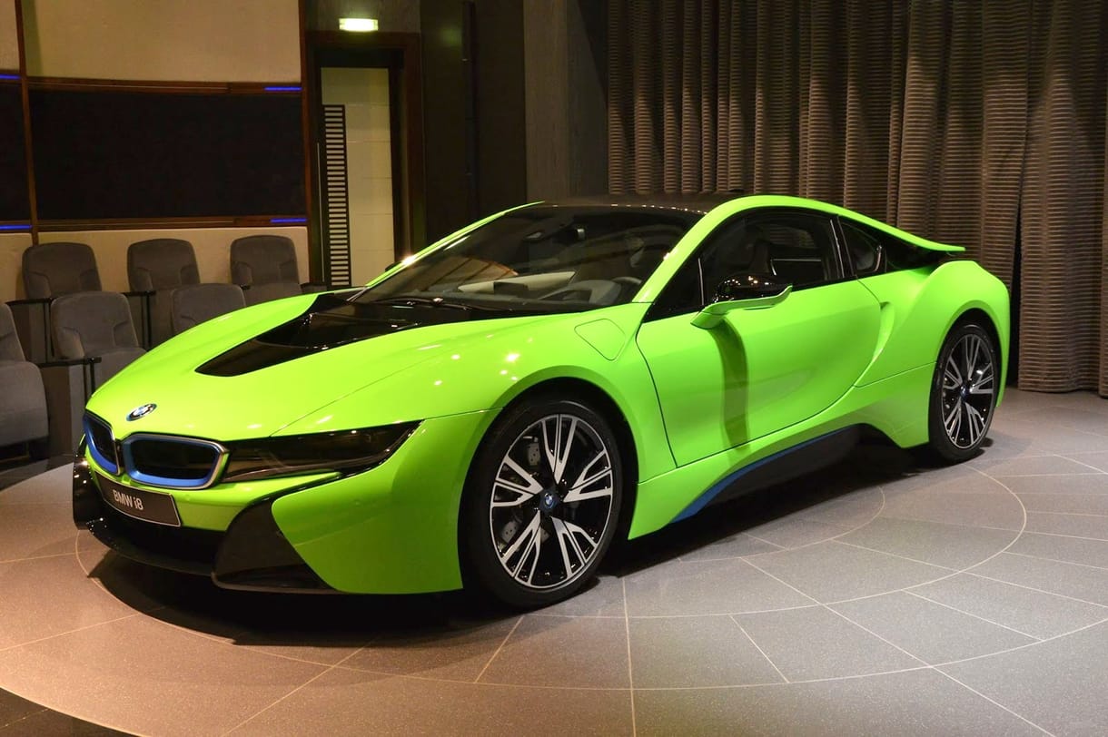 Abu-Dzabiban nem szégyenlősködnek, hogy a BMW i8-at is saját ízlésükre szabják
