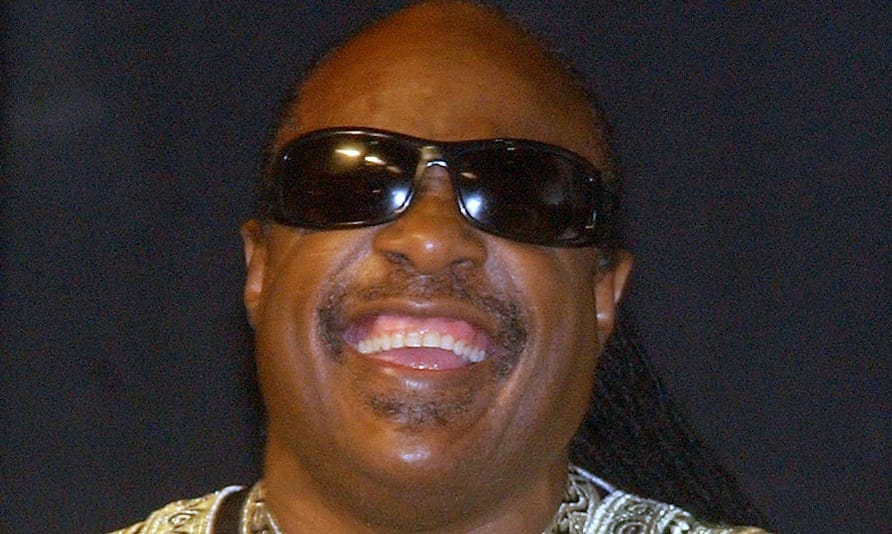 Stevie Wonder Ghánába emigrál