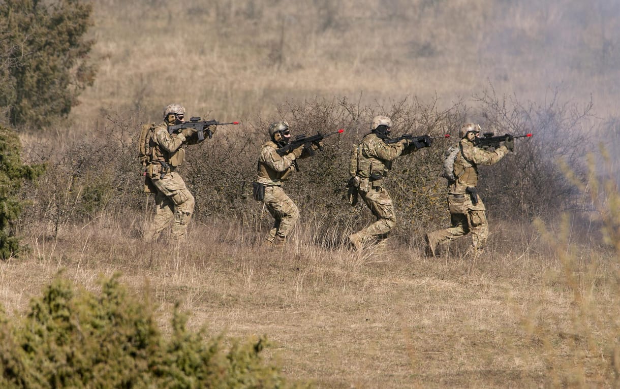 Lerohanták a romvárost az amerikai és magyar katonák