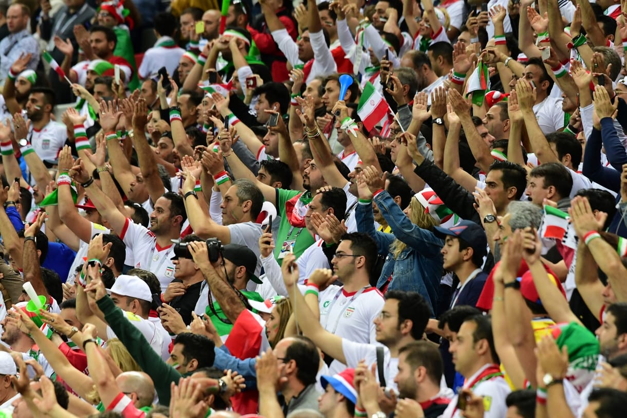 37 év után beléphettek az iráni nők a teheráni stadionokba