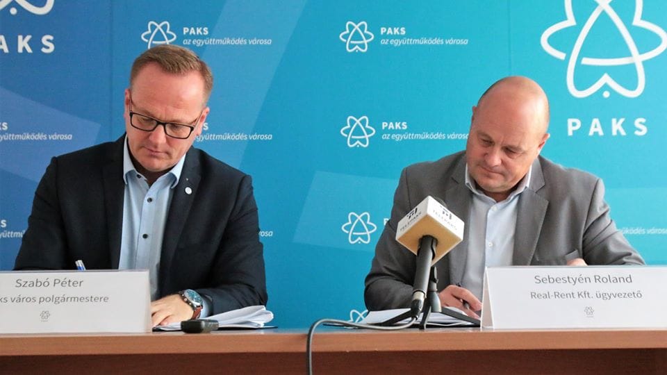 Sorra nyeri a megrendeléseket Pakson az Orbán-rokonok üzlettársa