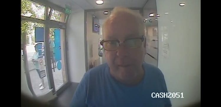 Eltette a bankautomatánál talált 600 ezer forintot egy férfi, keresi a rendőrség