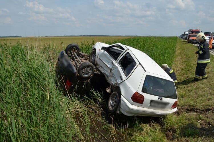 Fotók: Maga alá gyűrte a Volkswagen a Suzukit a hortobágyi balesetben