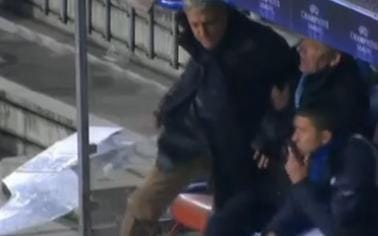 Videó: így rúgta szét a kispadot a CFR Cluj edzője