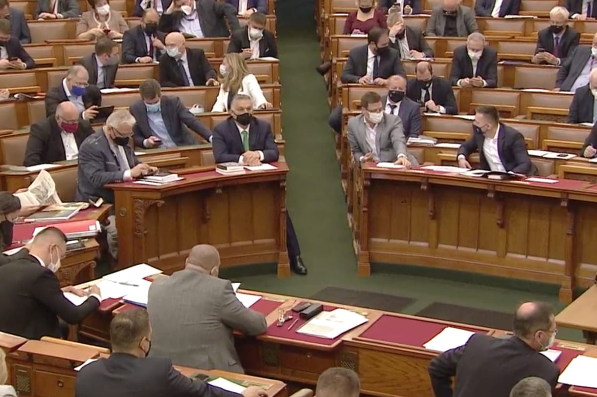 Munka törvénykönyve: ellenzékiek végeznék el a kormány feladatát