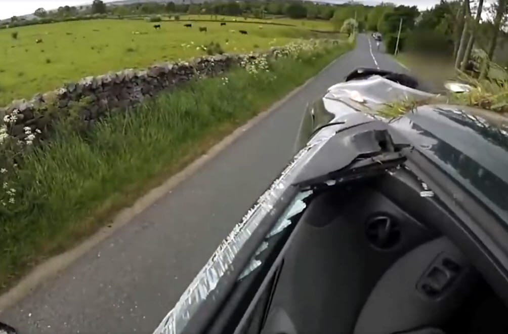 Csak egy brit tud így megélni egy súlyos balesetet – videó