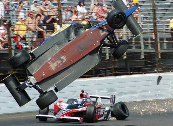 Hatalmas csattanás az Indy 500 futamán - videó