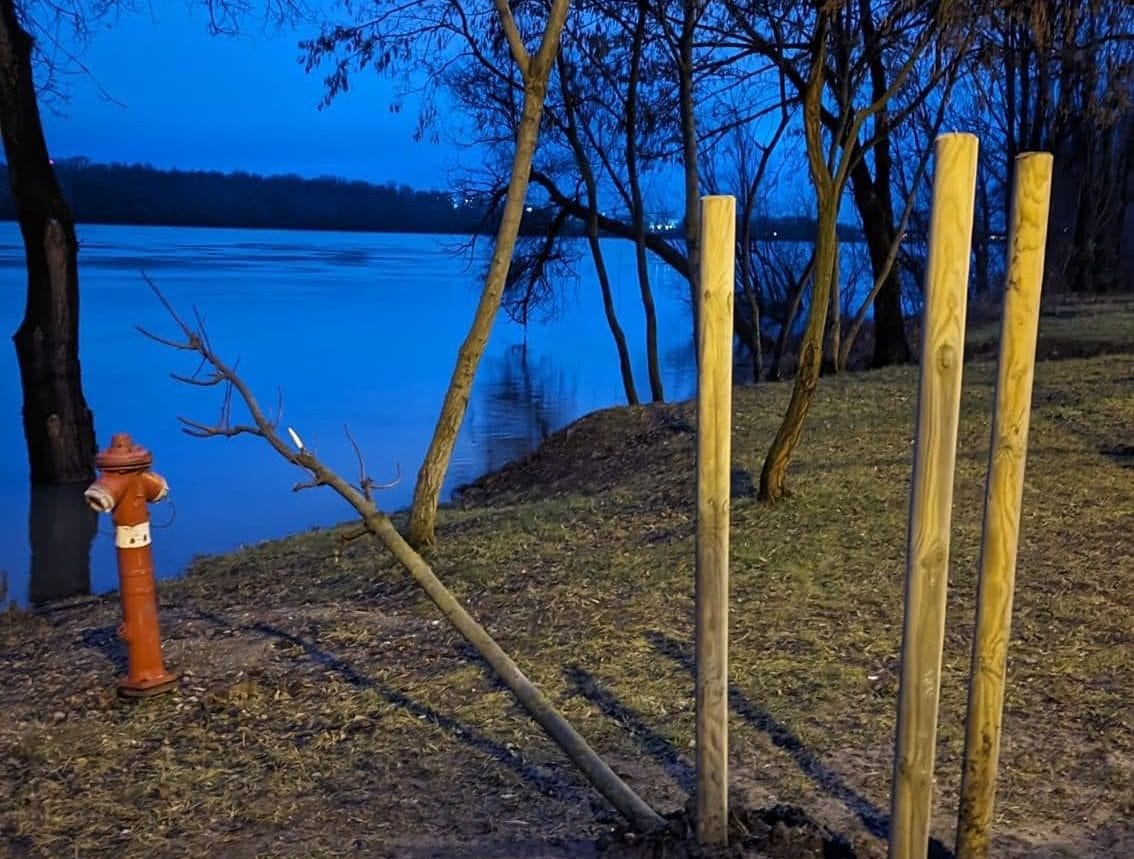 Bardóczi: Okos ember nem a hullámtérben küzd a folyóval
