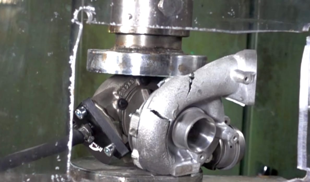 Sok mindent kibír egy turbófeltöltő, de ezt már nem – videó