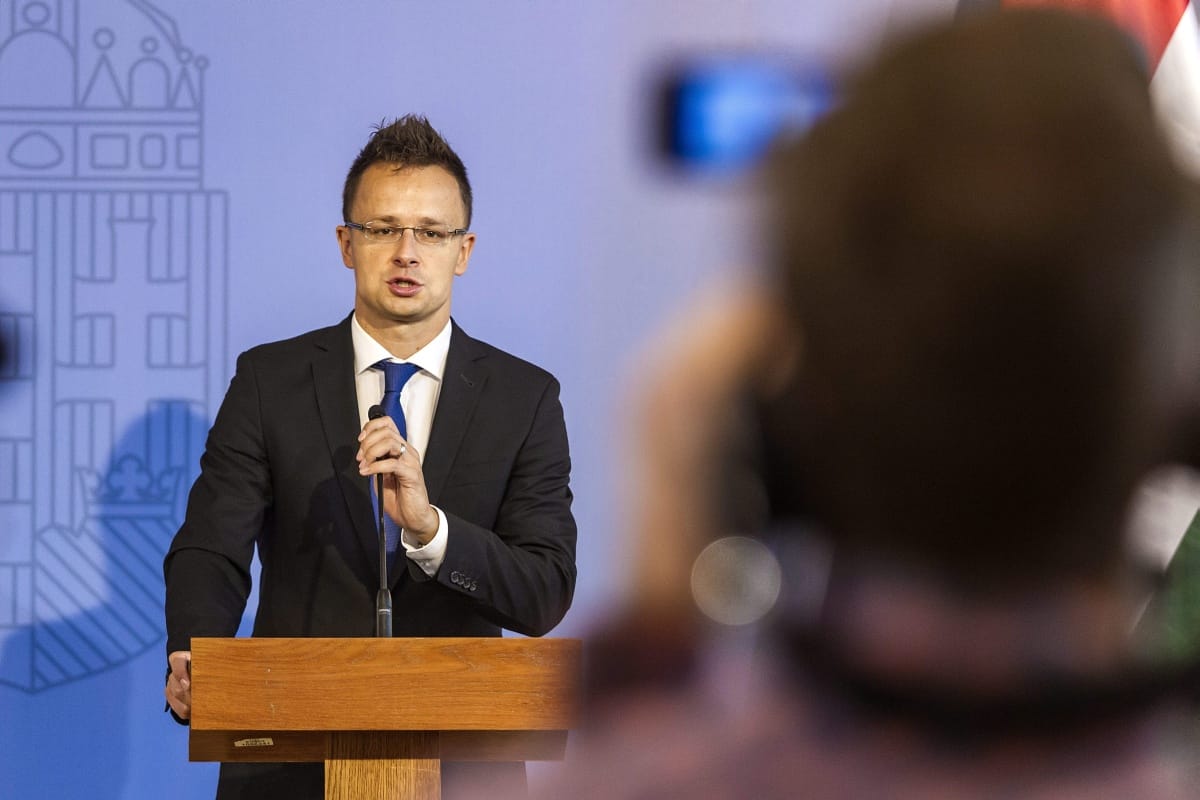 Szijjártó: Magyarország kikéri magának