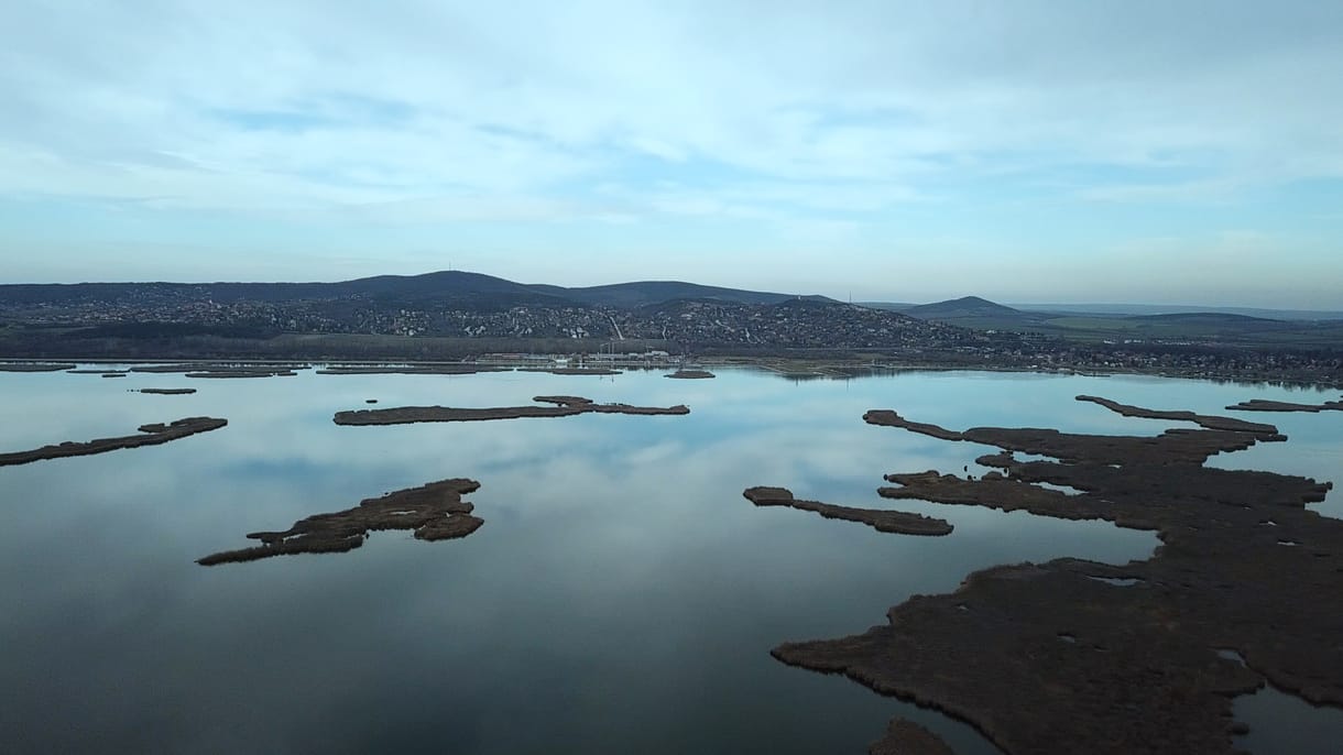 Hiába esett sok eső, a Velencei-tó még többet kér