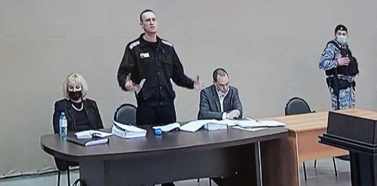 Megint bíróság elé állítják Navalnijt