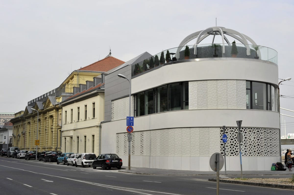 A nyílt színi szex és a turisták miatt szűnt meg a péntek délutáni meztelen férfifürdőzés a Rudasban