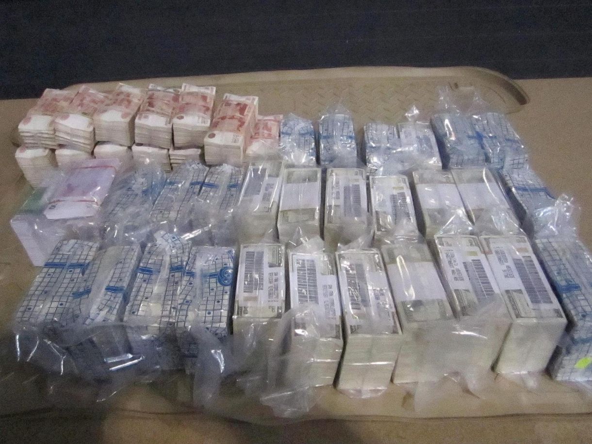 Pénzzel teli orosz terepjárót kapcsoltak le az ukrán határőrök - fotó