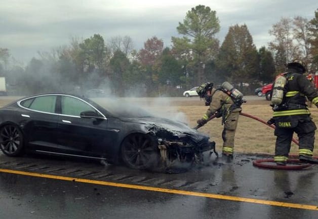 Tesla-vezér: nem lesz visszahívás a kigyulladt autók miatt
