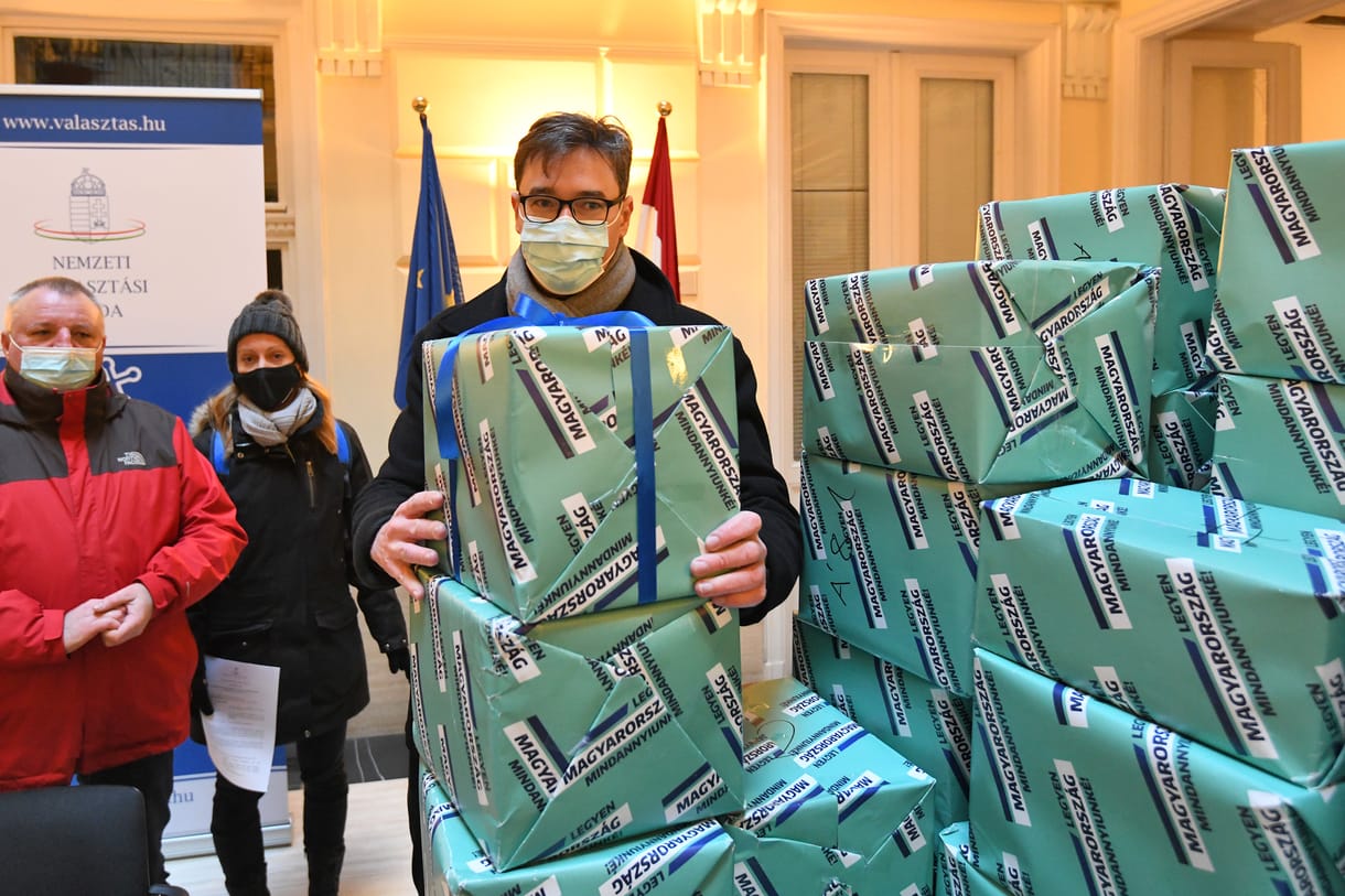 Utolsó esélyt kap a kormány az ellenzéktől, hogy elkerülje a Fudan-népszavazást