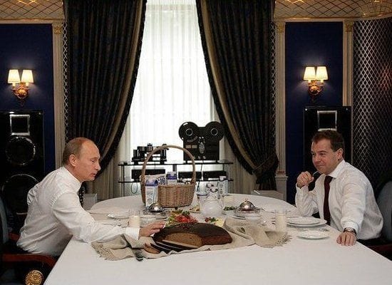 Mivel eteti Putyint a hivatalos degusztátor?