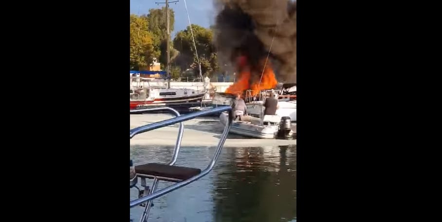 Kigyulladt egy vitorlás a balatonfenyvesi kikötőben