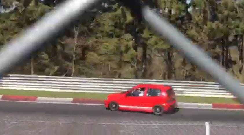 Ez a baleset még a sokat látott Nürburgringen is erősnek számít