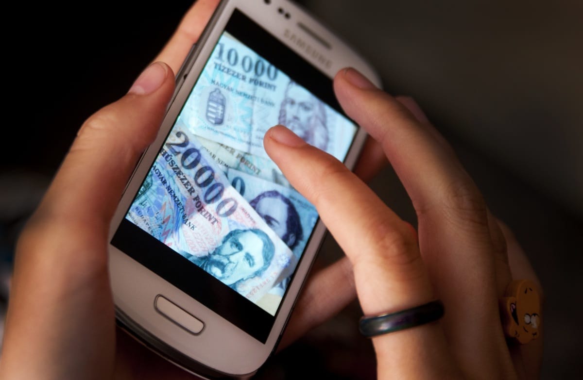 Tényleg kereshet pénzt azzal, ha csak a mobilját nyomkodja