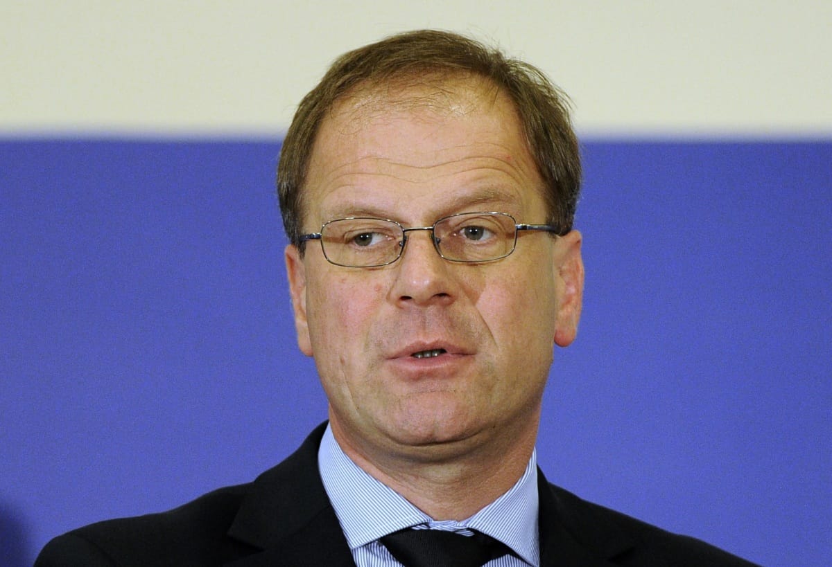 Három órán át faggatták a magát függetlennek nevező Navracsicsot az EP-ben