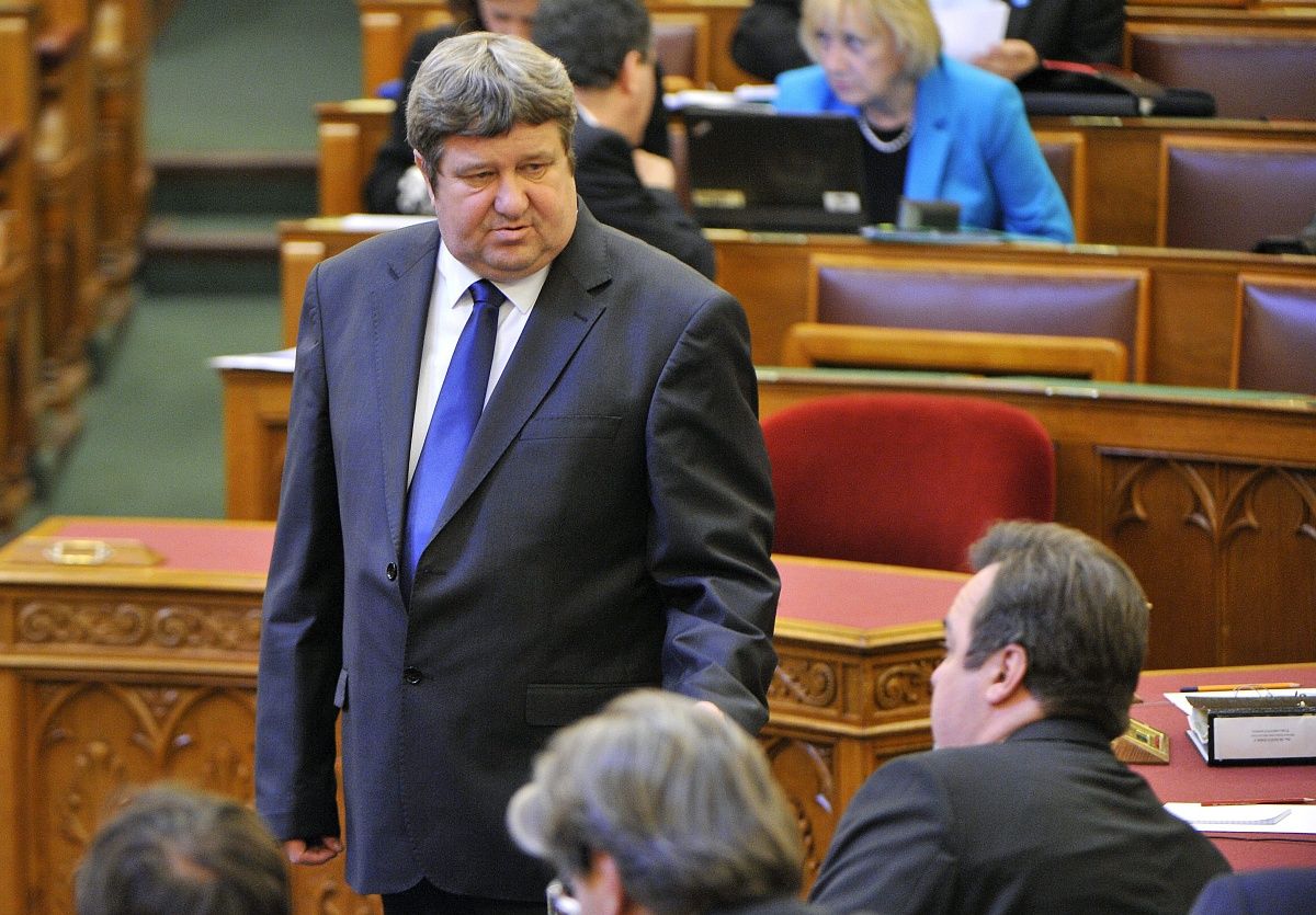 Figyelő: Minisztériumot csinálnának a NAV-ból