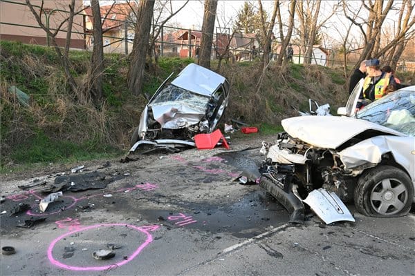 Nem tudta befejezni az előzést, halálos balesetet okozott