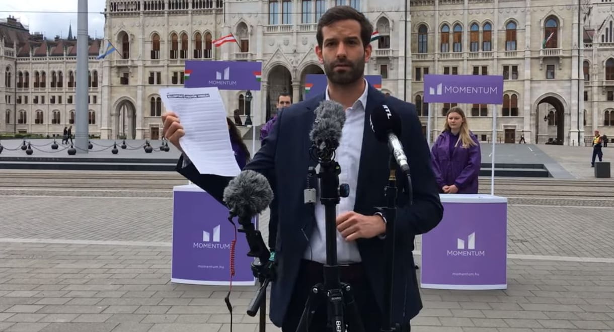 Az „ellopott közvagyon visszaszerzéséért” kezd aláírásgyűjtésbe a Momentum