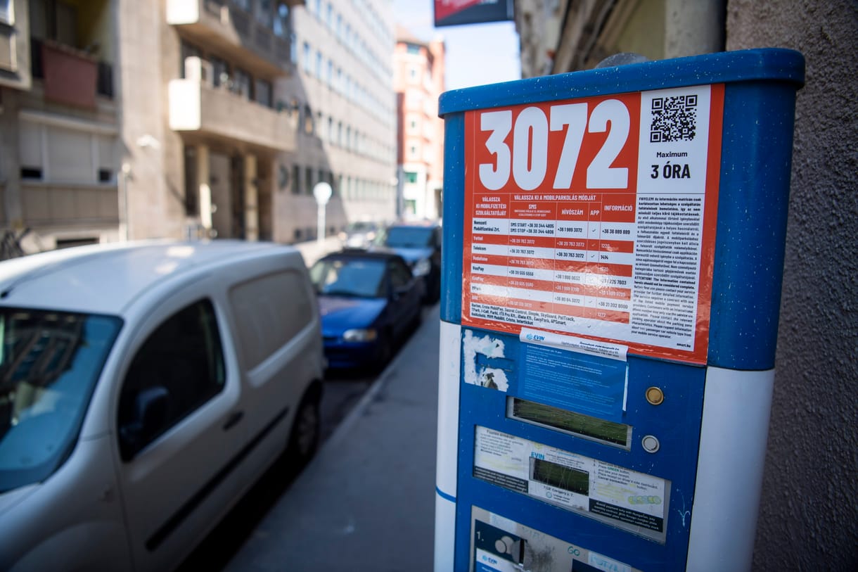 Flexszel ment neki a jegyautomatának, miután megbüntették a parkolóőrök