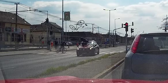Kerékpárost gázoltak el a Soroksári úti zebrán – videó