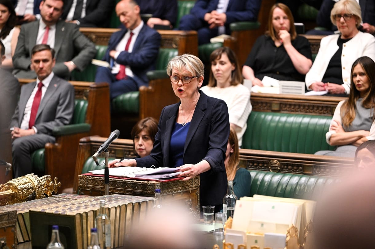 Betiltaná a brit kormány a Palestin Action szervezetet, amiért megrongalták két katonai gépet
