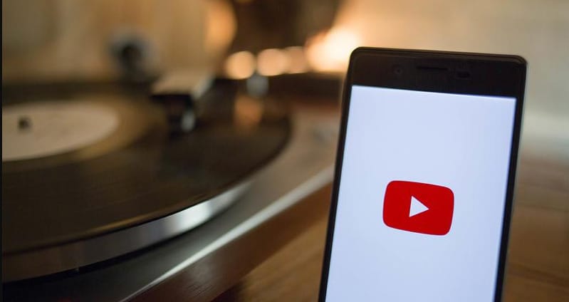 Kijátszották a YouTube-ot, 6,4 milliárd forintnyi dollárt loptak a zenészektől