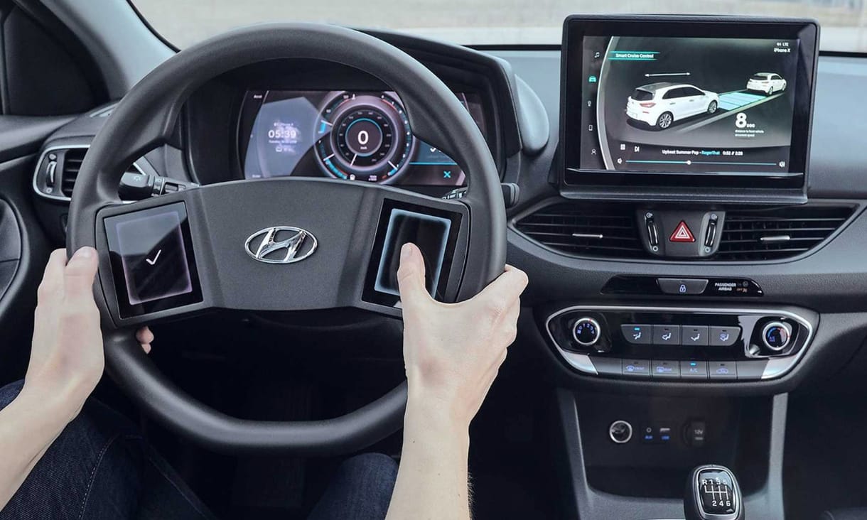 A Hyundai szerint jó ötlet két érintőkijelzőt tenni a kormányra – és Ön szerint?