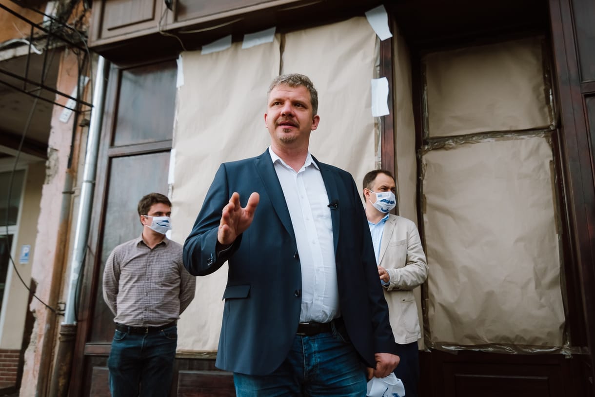 Szeretettel Erdélyből: Kitört a háború, Marosvásárhelyt ellepte a szemét