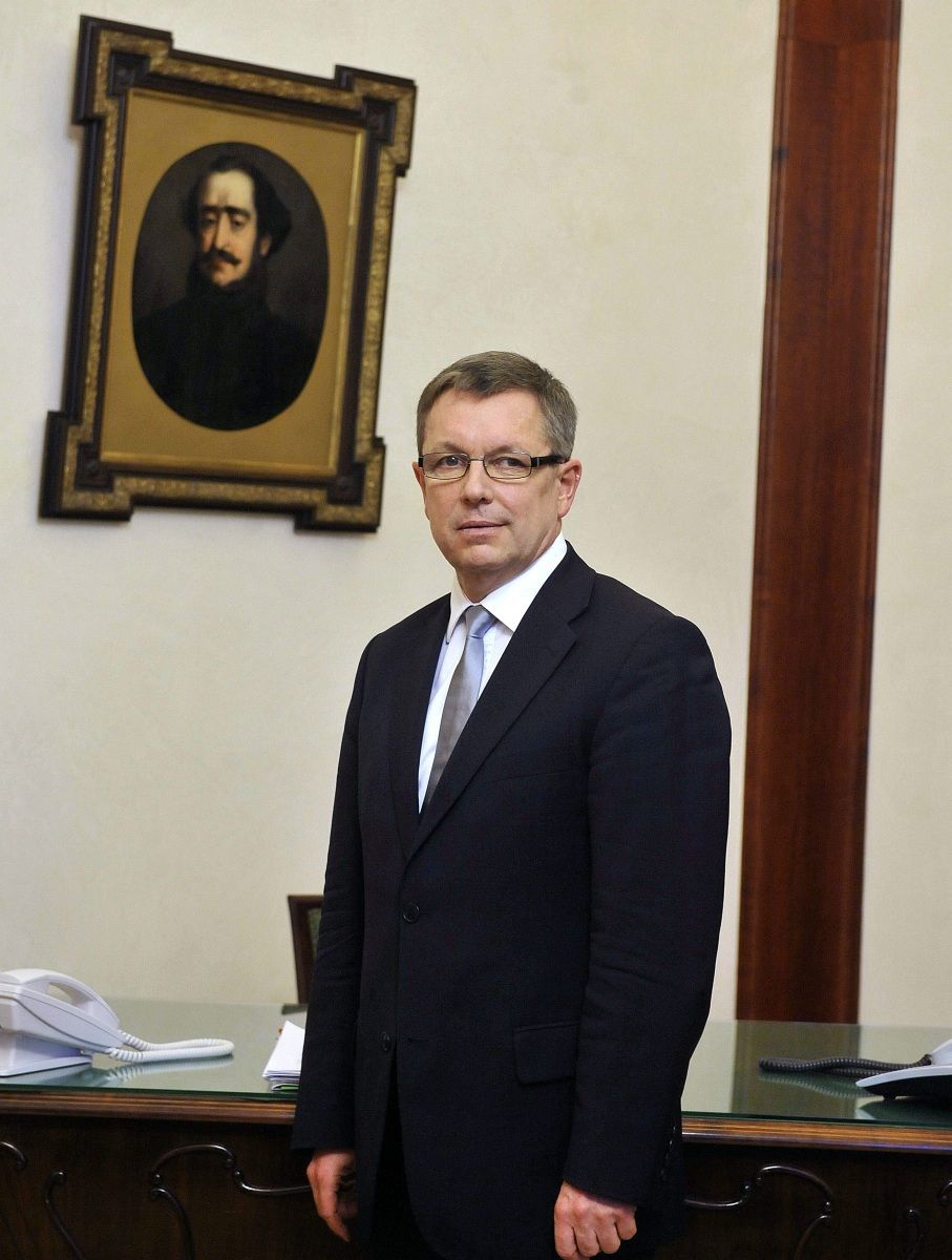 Matolcsy hamisításra venné rá a jegybanki elemzőket?