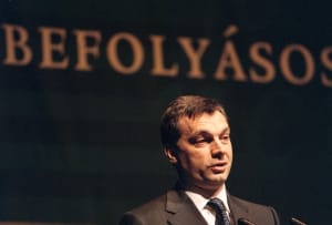 Kiradíroznák Orbán Viktort a 8.-os tankönyvből