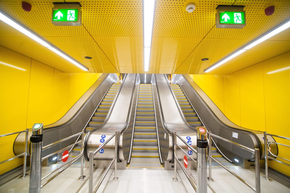 Képeken a felújított Deák Ferenc téri és a Ferenciek terei metróállomások