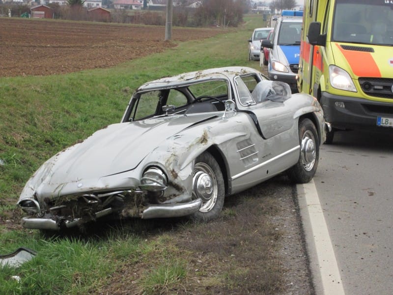 Összetört a veterán Mercedes, 650 ezer euró a kár - fotó