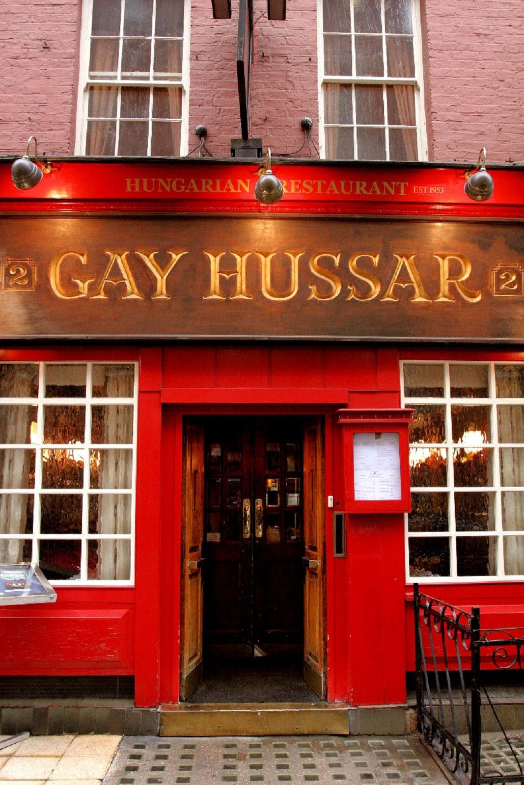 Eladó a legendás londoni Gay Hussar étterem
