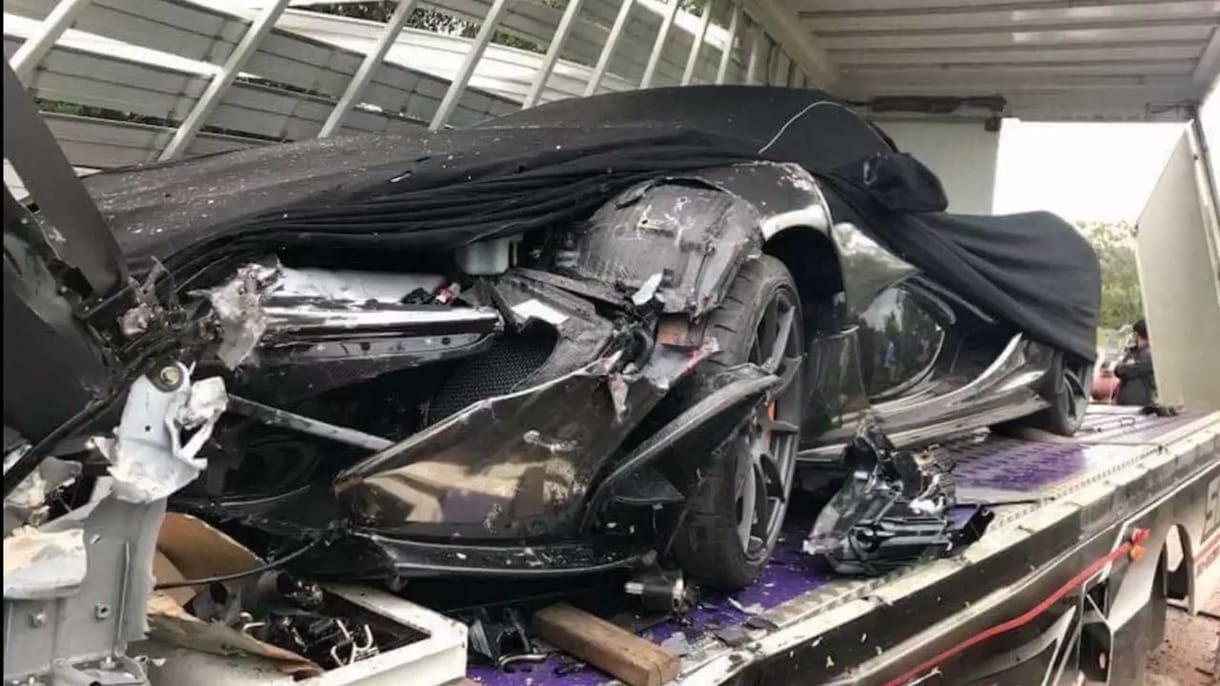 0 kilométeresen törték össze ezt a McLaren P1-et