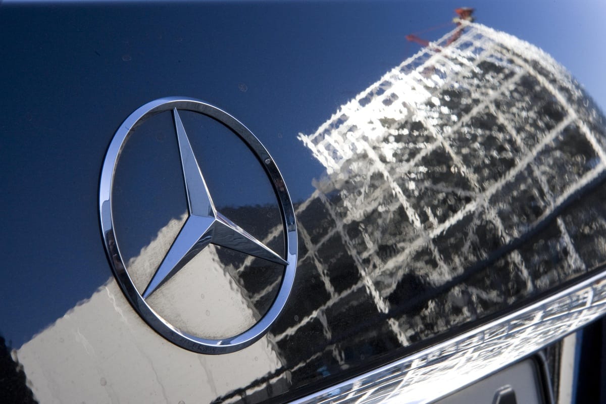 Magyar–román–lengyel verseny indult az új Mercedes-gyárért
