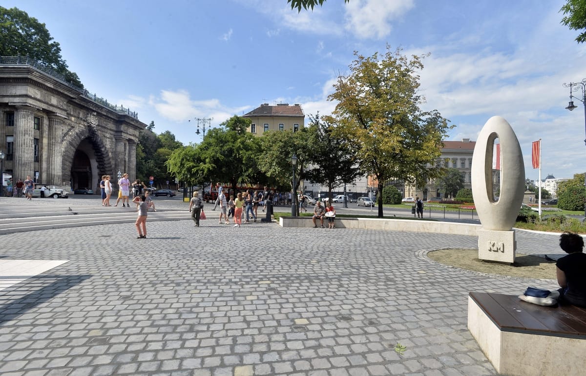 Ilyen lett a Clark Ádám tér - fotó